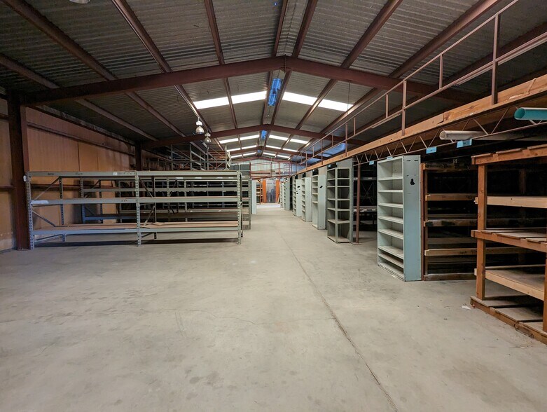 More Photos Of 714 E 2nd St, Odessa Light Manufacturing For Lease