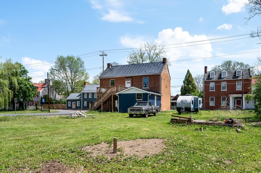 More Photos Of 7211 Queen St, Middleway Flex For Sale