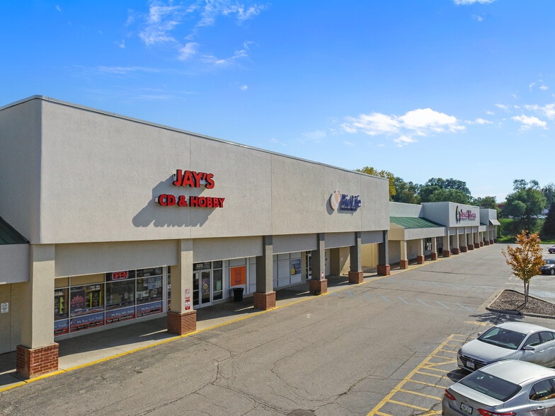 More Photos Of 3405-3411 SE 14th St, Des Moines General Retail For Lease