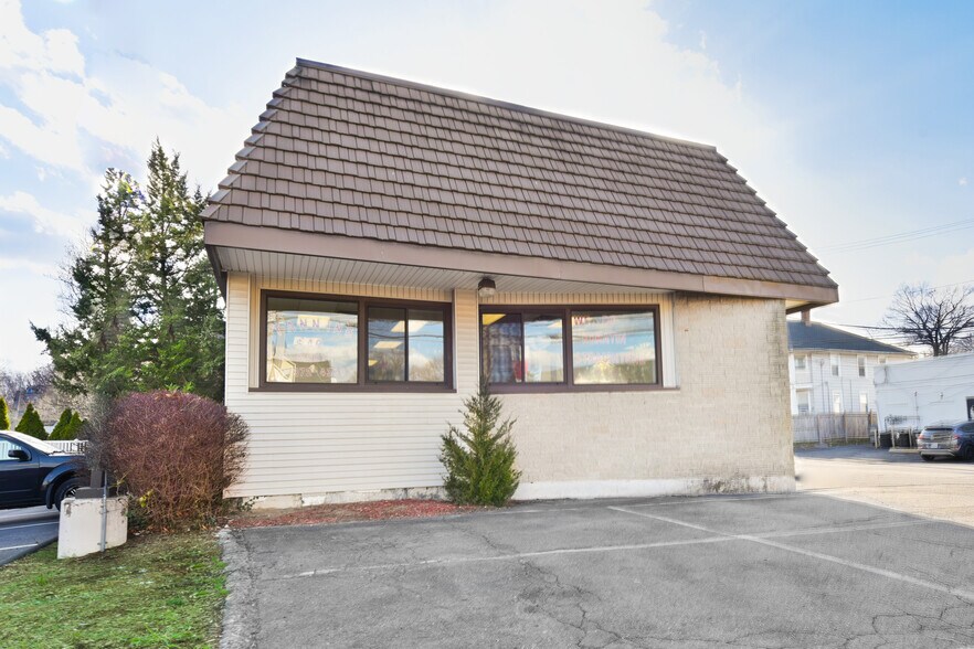 More Photos Of 4143 Main St, Bridgeport Storefront For Sale