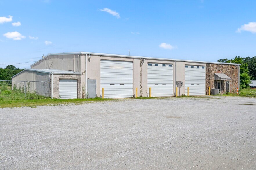 More Photos Of 825 MO-59, Carthage Industrial For Lease