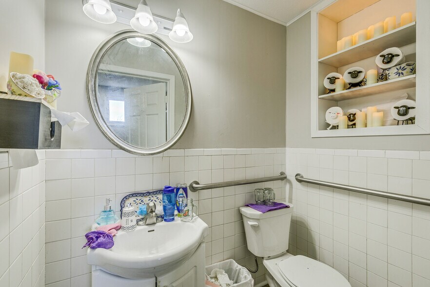 More Photos Of 609-611 N Dale St N, Saint Paul Storefront Retail Residential For Sale