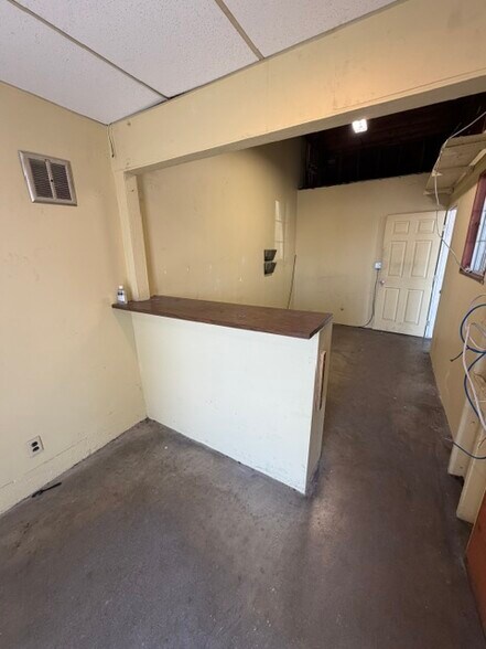More Photos Of 10837 S Vermont Ave, Los Angeles Auto Repair For Lease