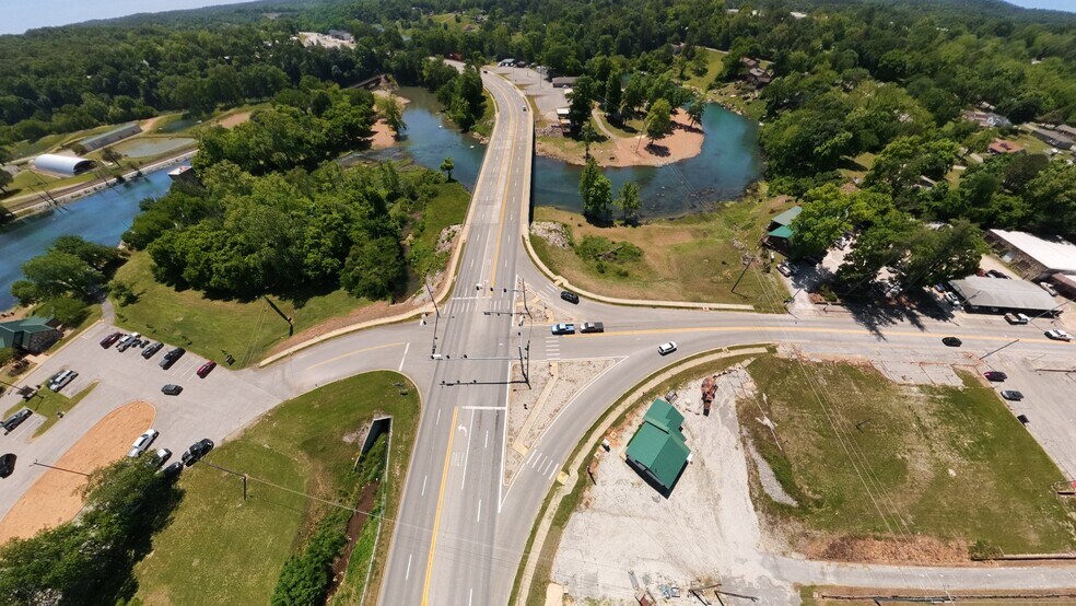 More Photos Of 15 Main St, Mammoth Spring Service Station For Sale