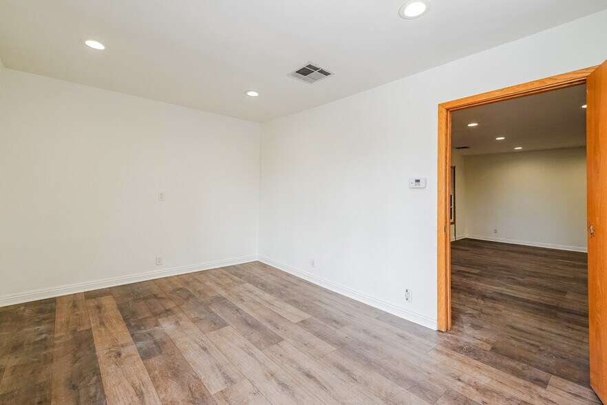 More Photos Of 337-3 Washington Blvd, Venice Storefront Retail Office For Lease