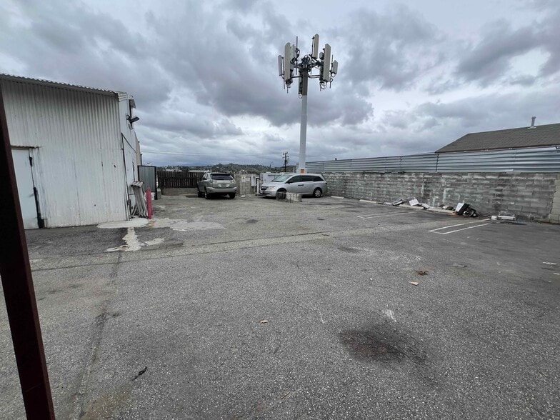 More Photos Of 3242 Fowler St, Los Angeles Warehouse For Sale