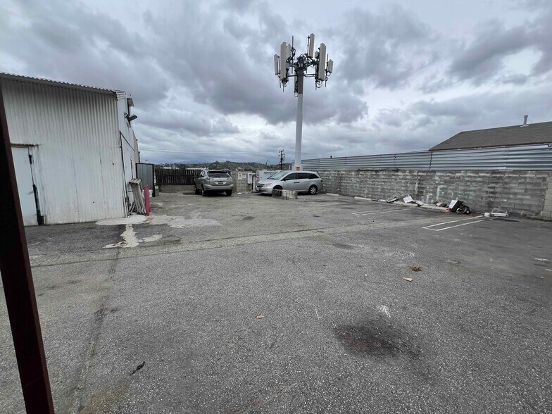 More Photos Of 3242 Fowler St, Los Angeles Warehouse For Lease