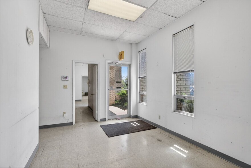 More Photos Of 52 Mid Valley Ln, Verona Warehouse For Sale