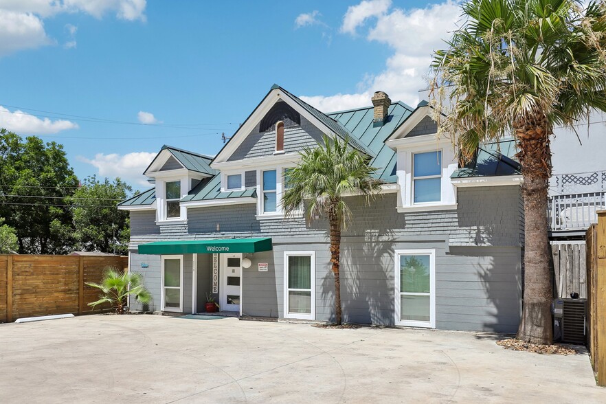 More Photos Of 421 Howard St, San Antonio Hospitality For Sale