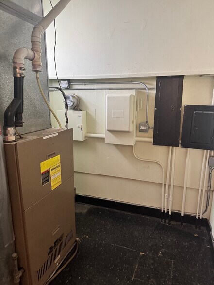 More Photos Of 3034-3040 W Montrose Ave, Chicago Apartments For Lease