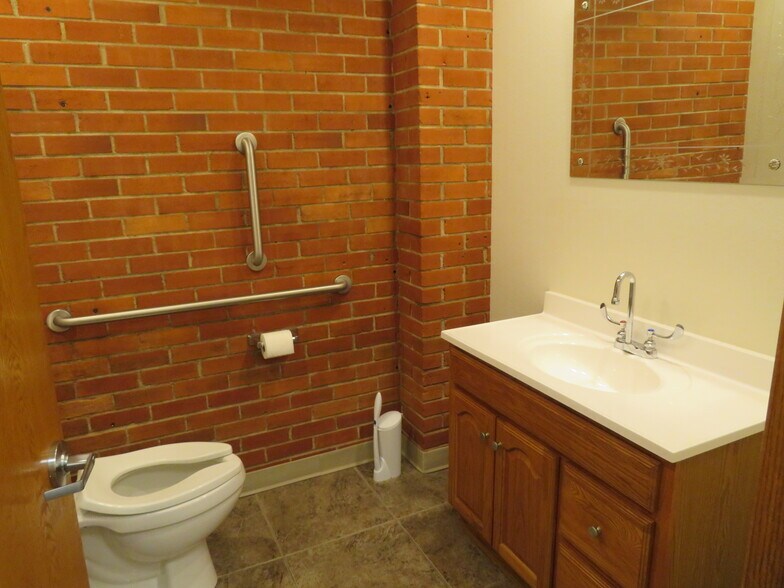 More Photos Of 311 S Nevada Ave, Colorado Springs General Retail For Sale