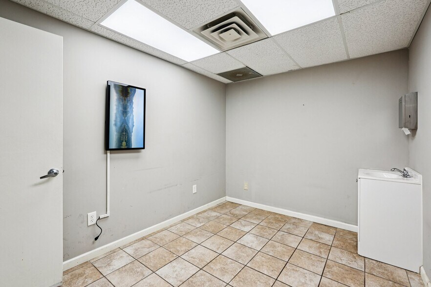 More Photos Of 99-105 Berkshire Ave, Paterson Office For Lease