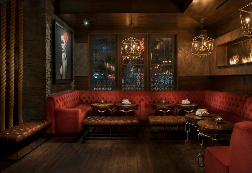 More Photos Of 8450 W 3rd St, Los Angeles Bar For Lease