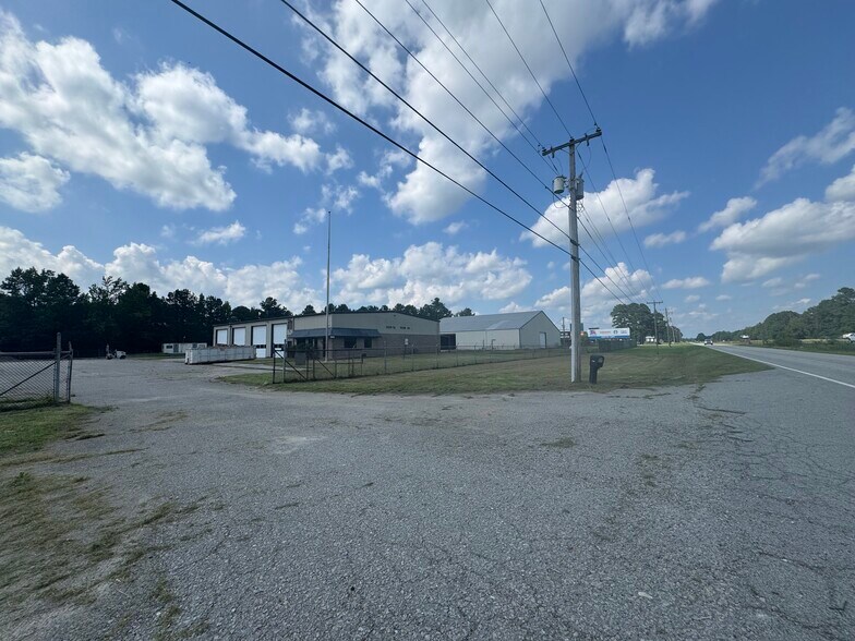 More Photos Of 21330 Blue Star Hwy, Jarratt Distribution For Lease