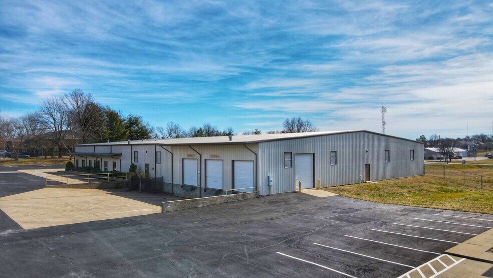Primary Photo Of 110 E Linden St, Rogers Unknown For Lease