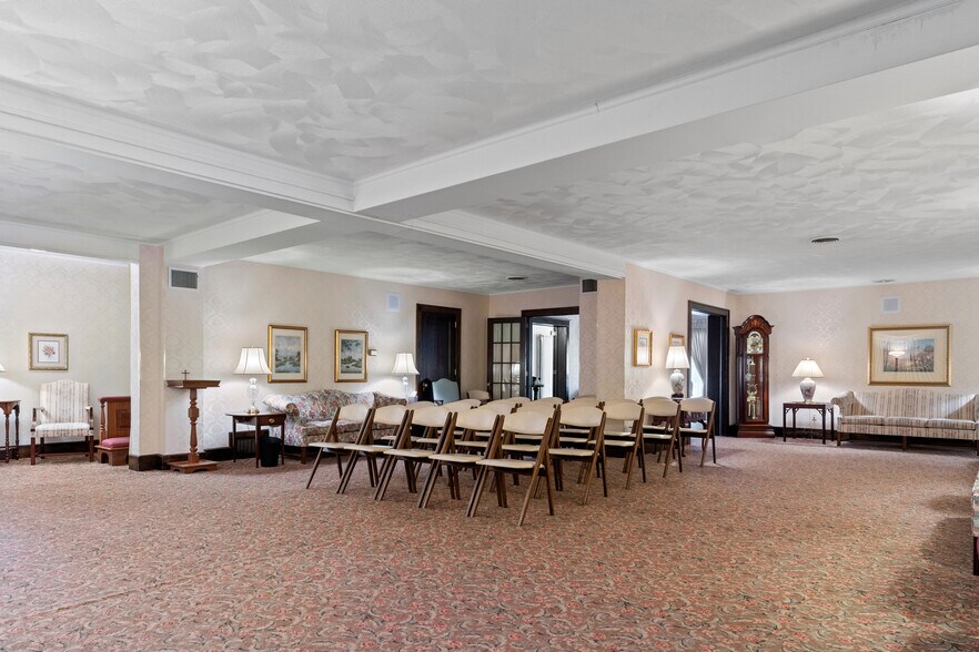 More Photos Of 150 Main St, Johnson City Medical For Sale