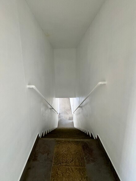 More Photos Of 9819 Glenoaks Blvd, Sun Valley Manufacturing For Sale