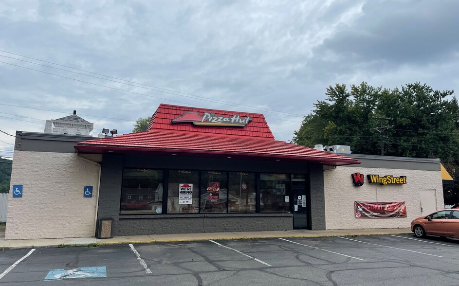 Primary Photo Of 556 Main St, Wellsville Fast Food For Sale