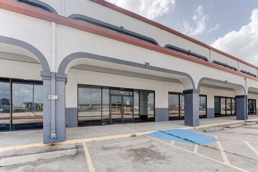 More Photos Of 324 Fm-1960 Rd, Houston General Retail For Sale