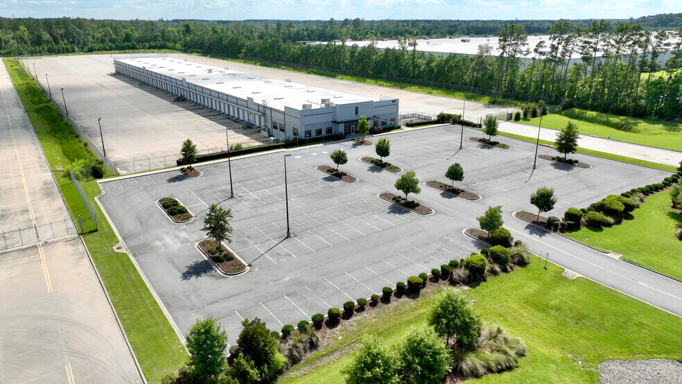 More Photos Of 301 Little Hearst Pky, Port Wentworth Truck Terminal For Lease