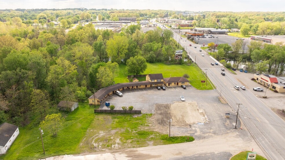 Primary Photo Of 5318 Youngstown Warren Rd, Niles Hotel For Sale
