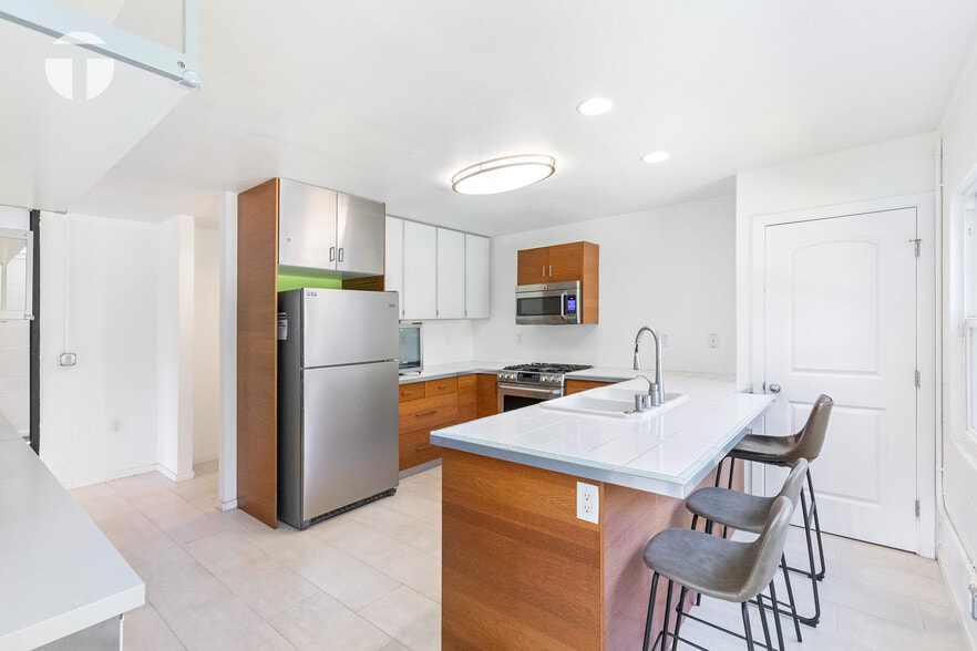 More Photos Of 1449 Claremont Way, Sacramento Apartments For Sale