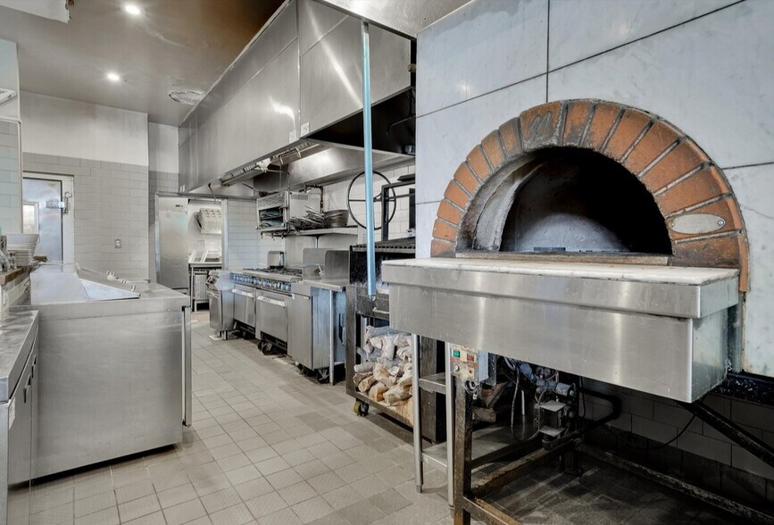 More Photos Of 7501-7507 Melrose Ave, Los Angeles General Retail For Sale