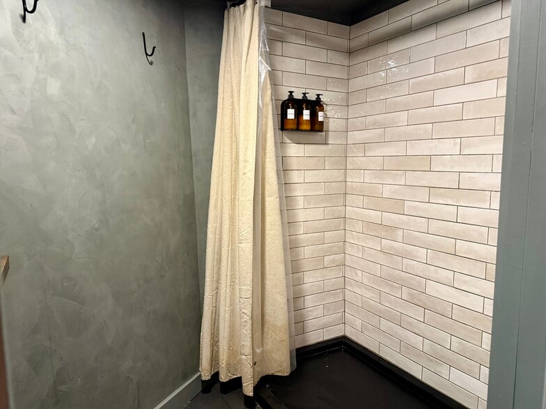 More Photos Of 104 Mill Hill Rd, Woodstock General Retail For Sale
