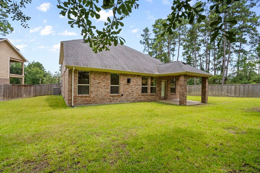 More Photos Of 135 Teralyn Grove Loop, Willis Specialty For Sale