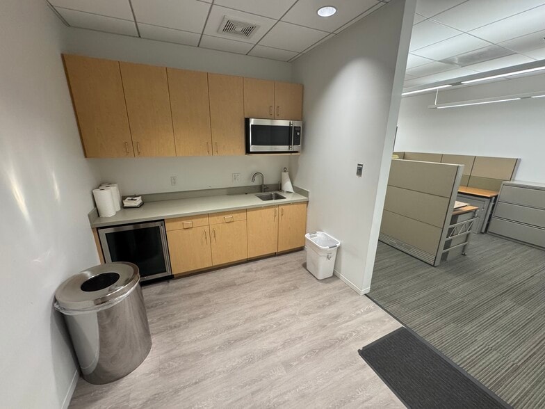 More Photos Of 59 Peters Canyon Rd, Irvine Research And Development For Sale