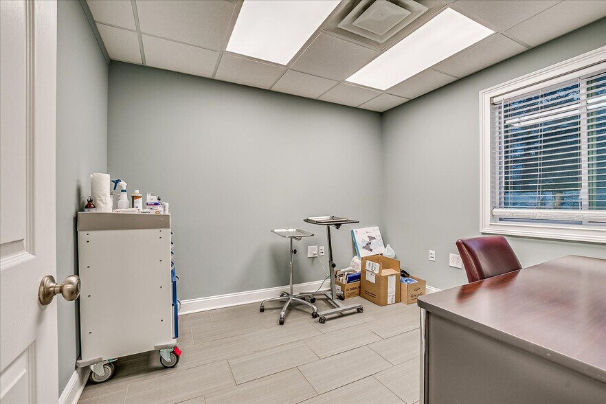 More Photos Of 72 Highway 27, Edison Medical For Sale