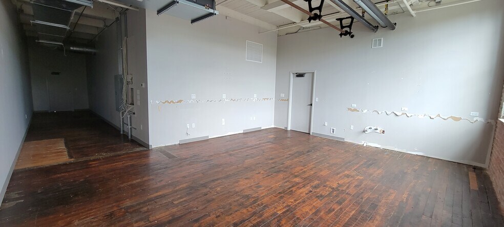 More Photos Of 205 Manufacturers Rd, Chattanooga General Retail For Lease