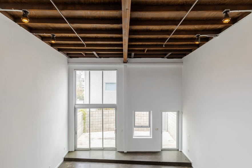 More Photos Of 2100 Abbot Kinney Blvd, Venice Office For Lease