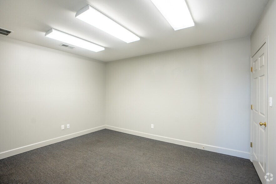 More Photos Of 48 County Road 265, Alabaster Unknown For Lease