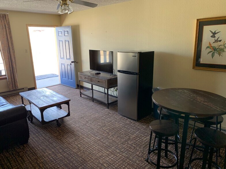 More Photos Of 715 Highway 64 E, Eagle Nest Hotel For Sale