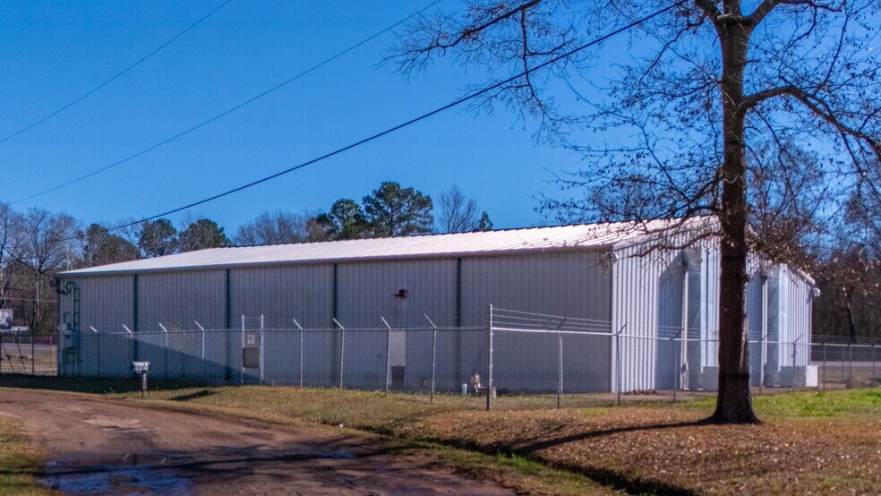 More Photos Of 8424 N HWY 69, Pollok Flex For Sale