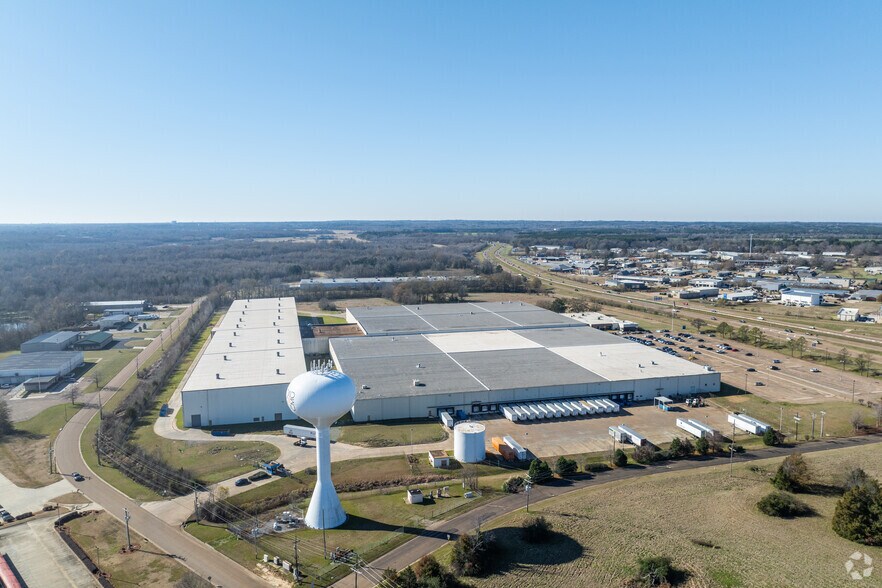 More Photos Of 501 Denim Way, Canton Distribution For Sale