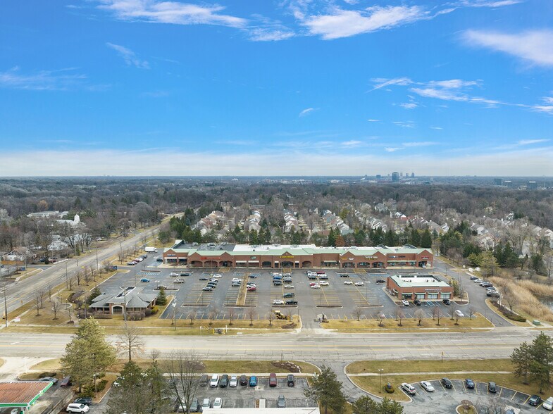 More Photos Of 27592-27700 Middlebelt Rd, Farmington Hills Unknown For Lease