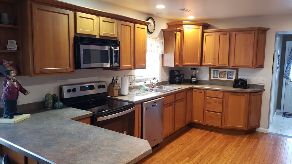 More Photos Of 420 Broadway, West Cape May Apartments For Sale