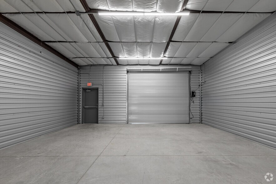 More Photos Of 8114 City Base Landing, San Antonio Unknown For Lease