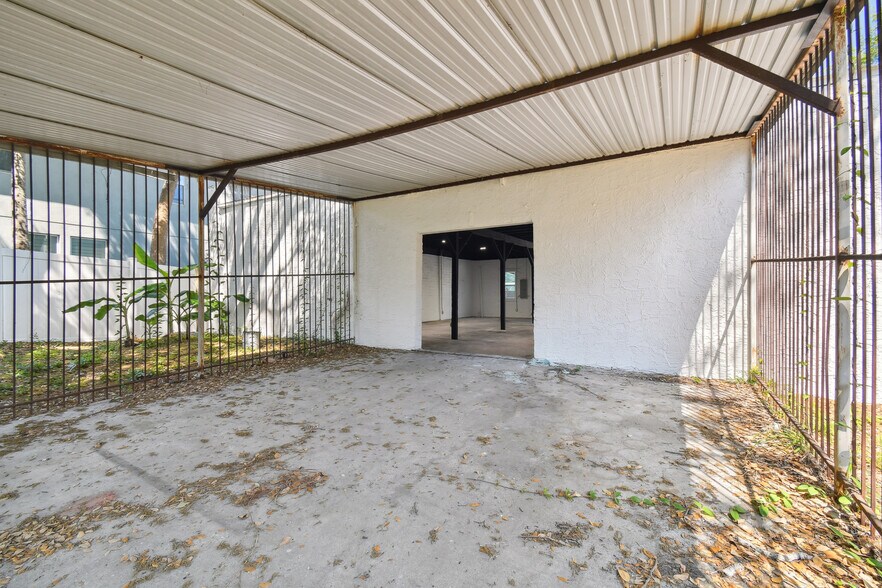More Photos Of 1704 W Cherry St, Tampa Light Manufacturing For Sale