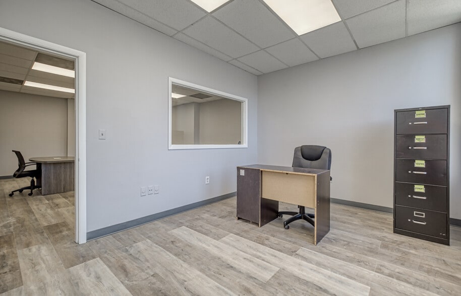 More Photos Of 6501 Arlington Expy, Jacksonville Office Residential For Sale