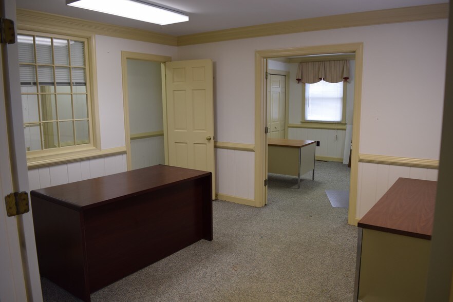 More Photos Of 13441 Warwick Blvd, Newport News Flex For Lease