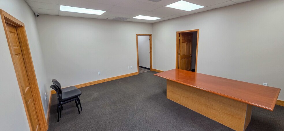 More Photos Of 2722 N 155th St, Basehor Office For Sale