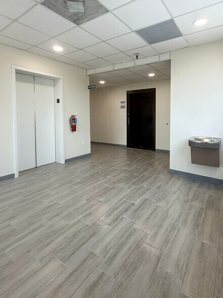 More Photos Of 2435-2437 US Highway 19, Holiday Office Residential For Lease
