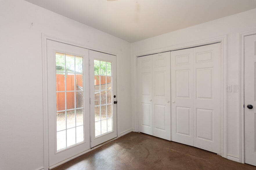 More Photos Of 114 Scofield Ave, Johnson City Apartments For Sale