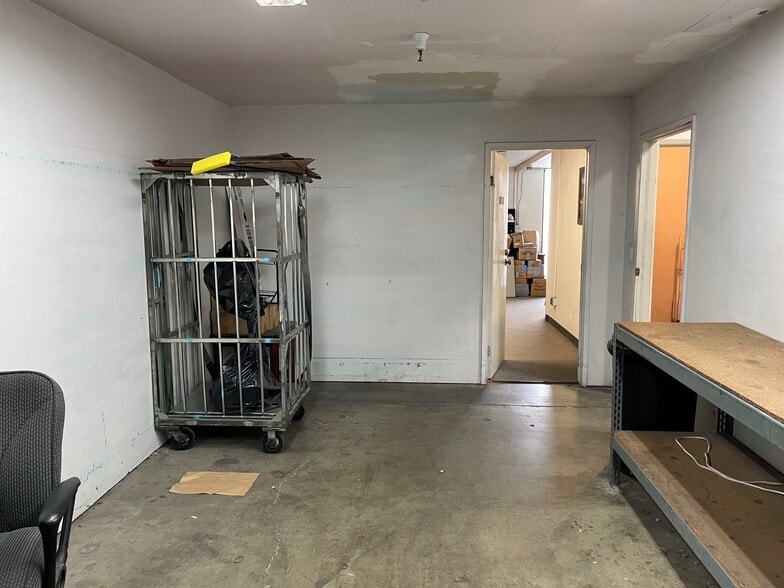 More Photos Of 720 Olive Dr, Davis Warehouse For Lease