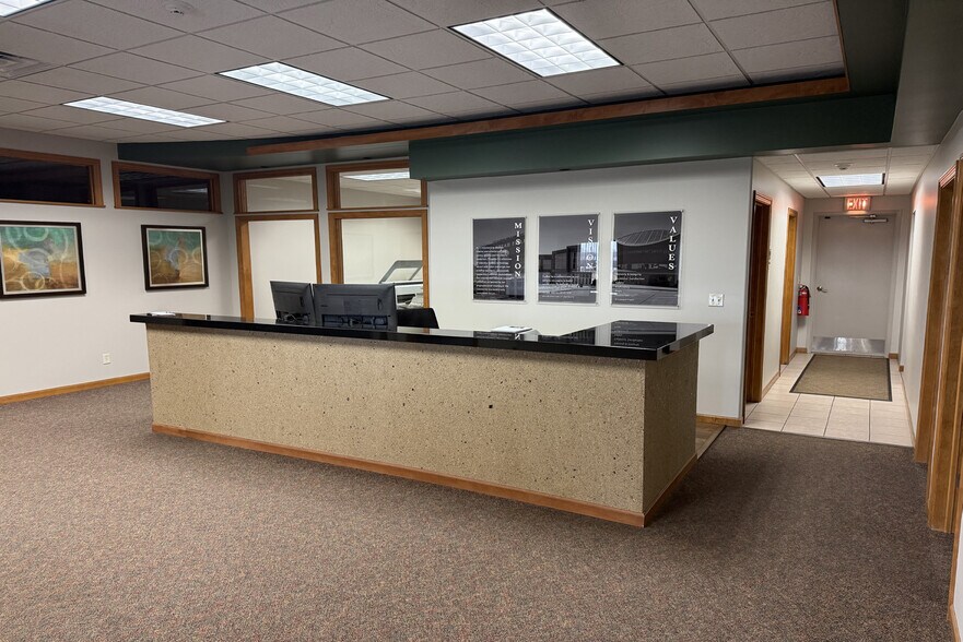 More Photos Of 2300 American Dr, Neenah Distribution For Sale