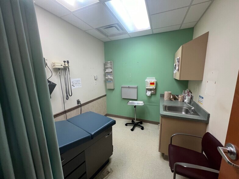 More Photos Of 60 E Warren Ave, Detroit Medical For Lease