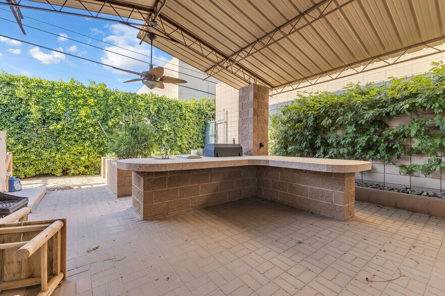 More Photos Of 81500 Industrial Pl, Indio Warehouse For Sale